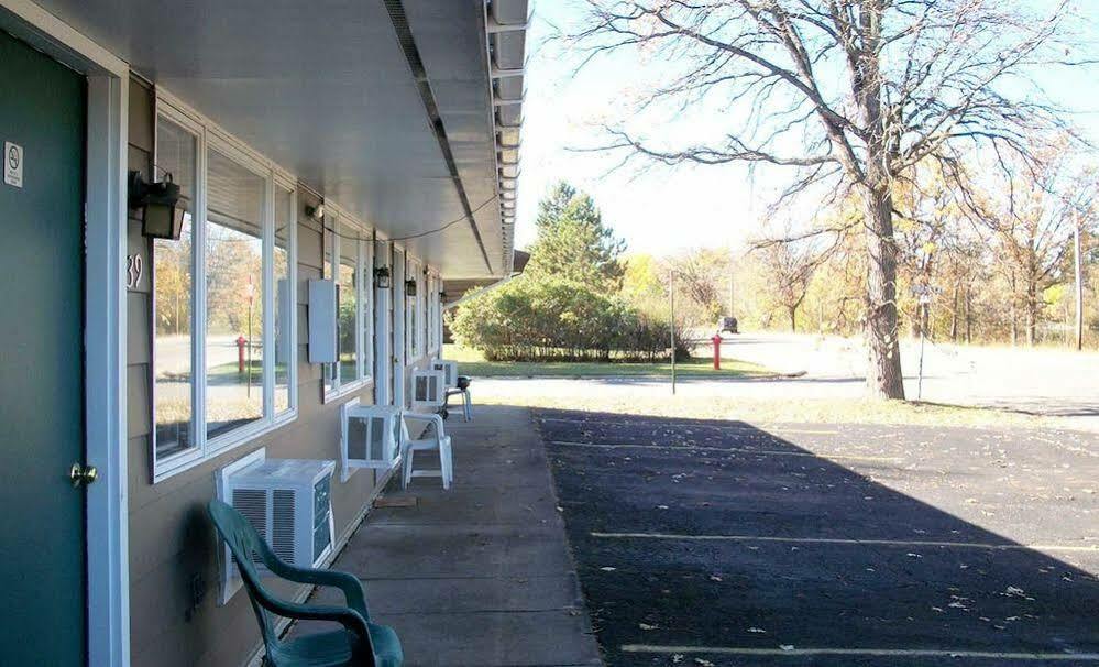 Forest Lake Motel グランドラピッズ エクステリア 写真